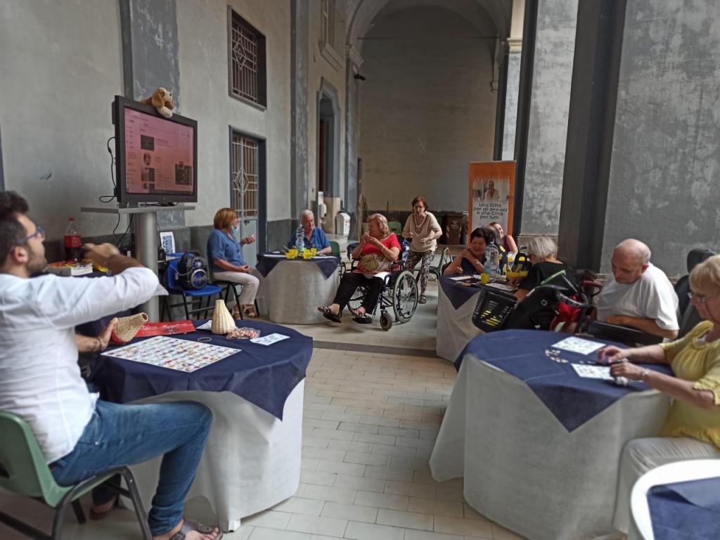 Estate a Napoli: Viva gli anziani e i Cortili solidali
